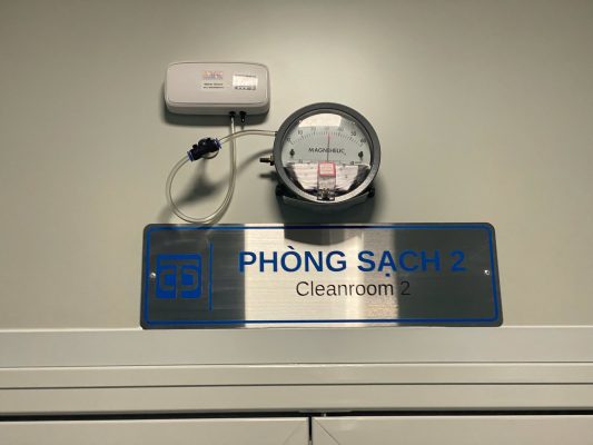 Lắp đặt bộ giám sát chênh áp phòng sạch