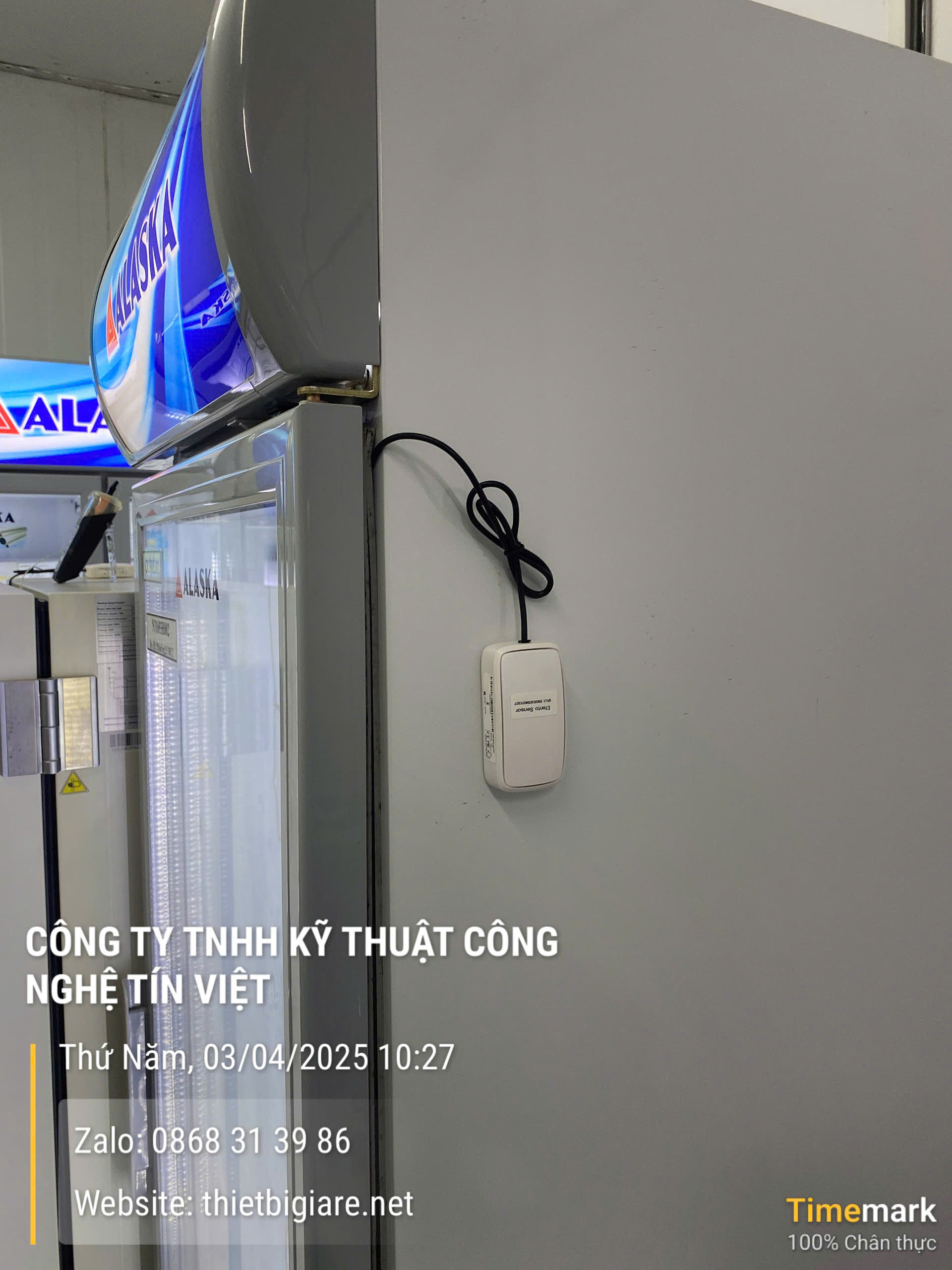 Nhiệt kế tự ghi Efento lắp trên tủ mát