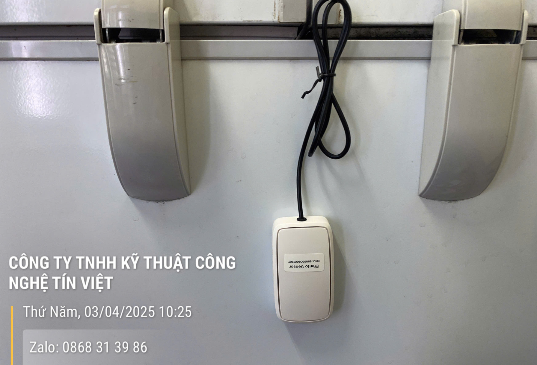 Thiết bị giám sát nhiệt độ tủ vắc xin từ xa sử dụng nguồn pin