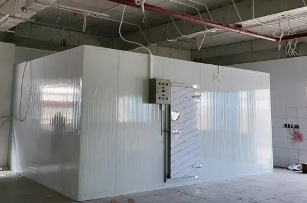 Kho lạnh đặt trong nhà xưởng